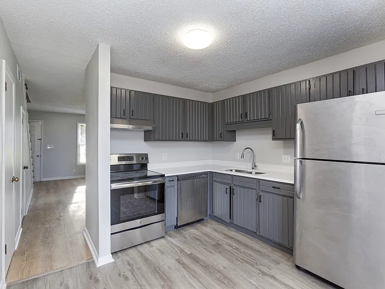 1032 Hickory Hill Ln — Photo 1