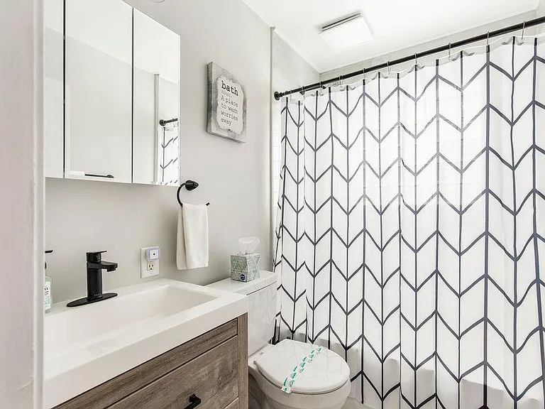2024 Rowland Ave — Photo 7
