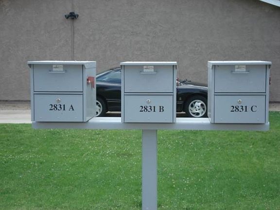 4th image of 2801 Desert St #A