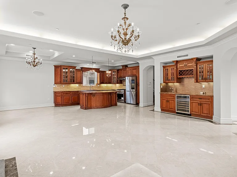 2412 Huntington Ln #A — Photo 8