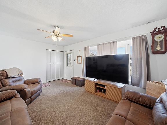 5th image of 107 Renfrew Ave