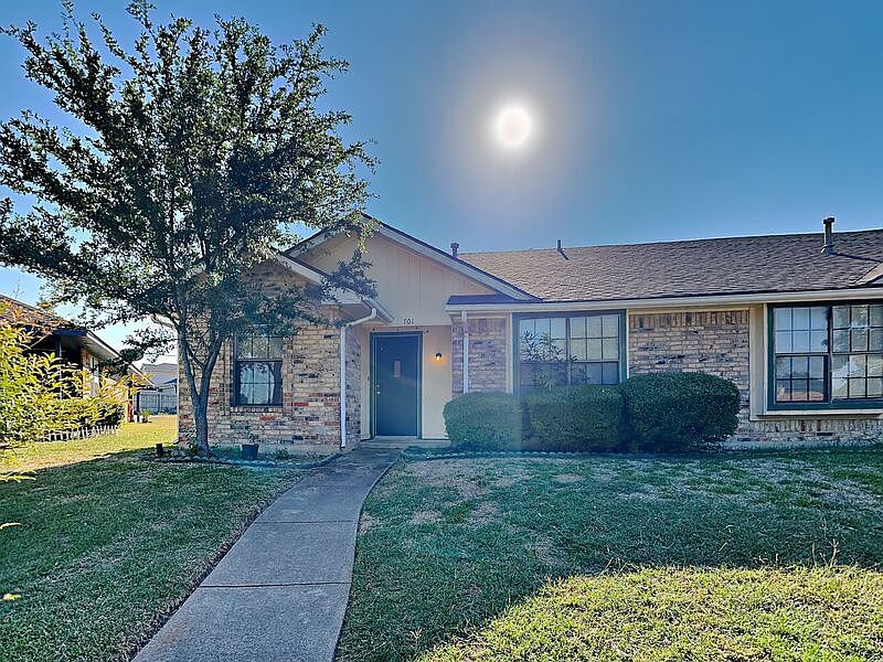 1st image of 701 Penn Pl