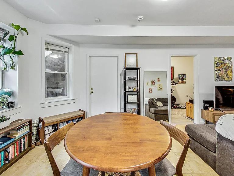 1332 W Nelson St #GDN — Photo 4