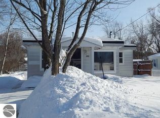 1124 Riverside St, Cadillac, MI 49601