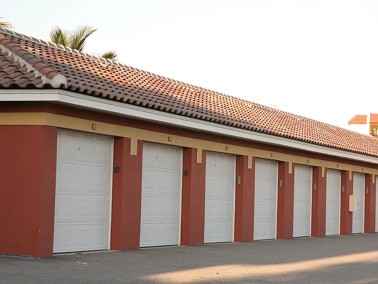 Beachside Apartments — Photo 7