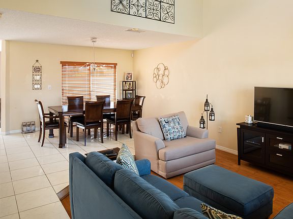 Entrance and Dining Area5