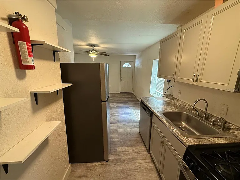 324 NW 19th St #STUDIO — Photo 5
