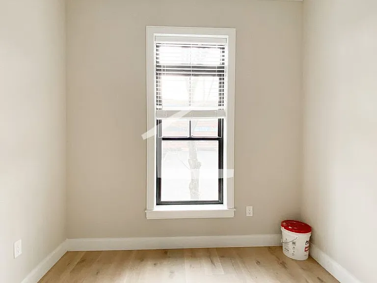 157 Everett St #201 — Photo 4