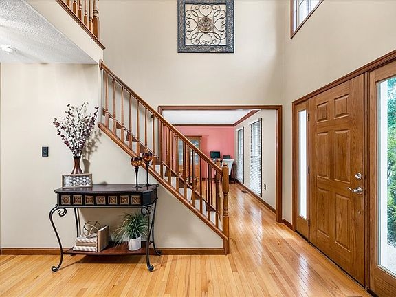 3rd image of 315 Valerie Dr