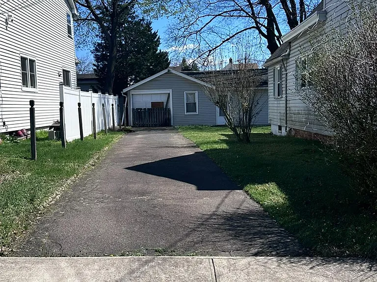 163 Passaic Ave — Photo 2