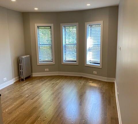3rd image of 4602 N Winchester Ave APT 2F