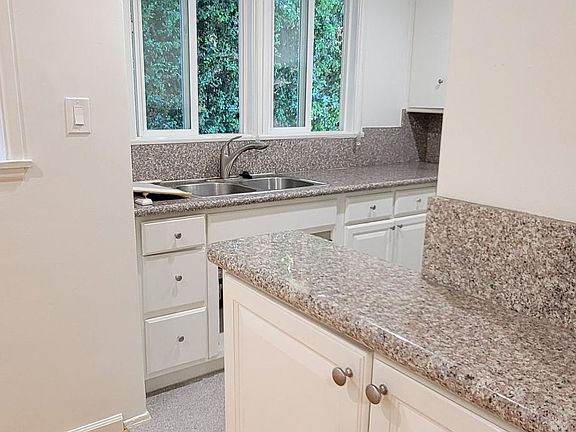 5th image of 907 N Harper Ave APT 4
