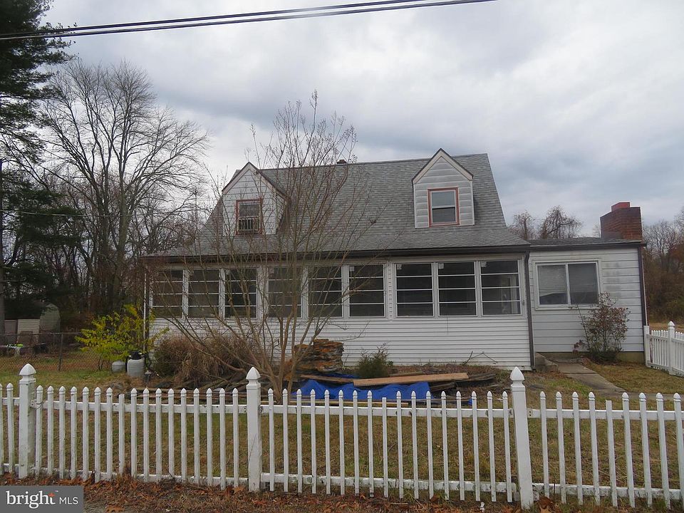 1st image of 721 Lucas Ln