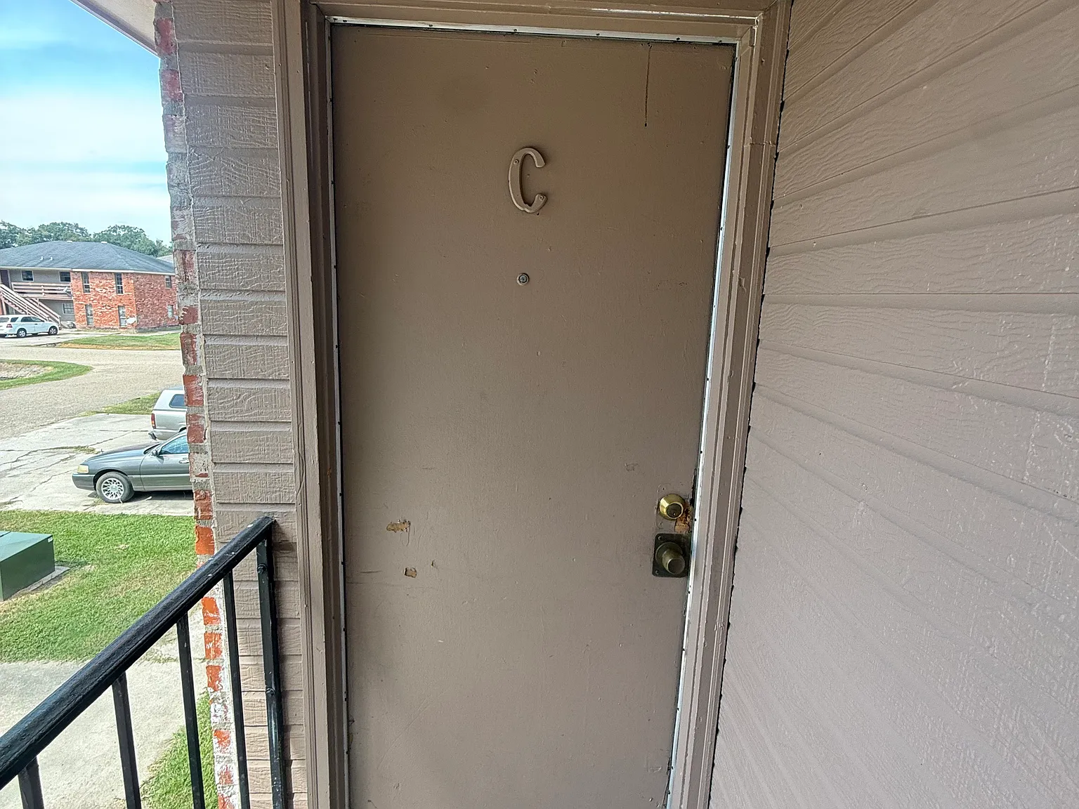 2 bed, 1.5 bath, 900 sqft, $775 — Photo 2