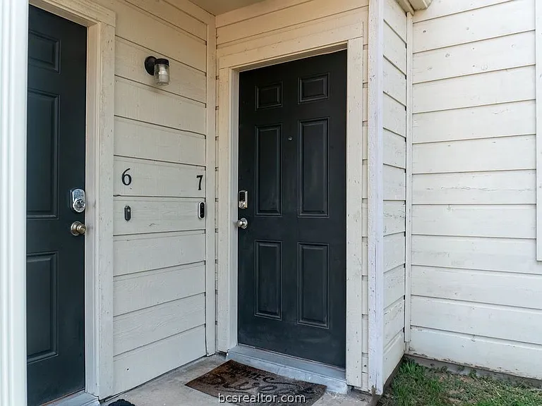 4513 Carter Creek Pkwy #7 — Photo 2