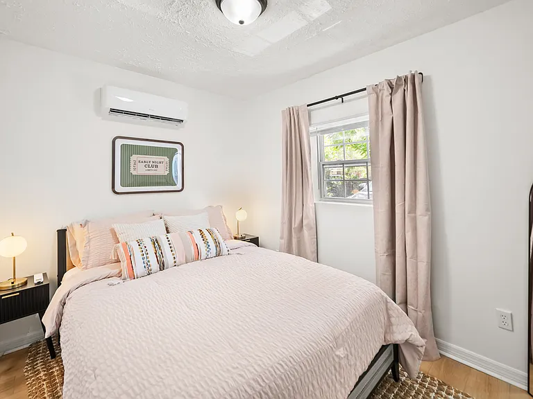 145 W 10th St #B — Photo 4
