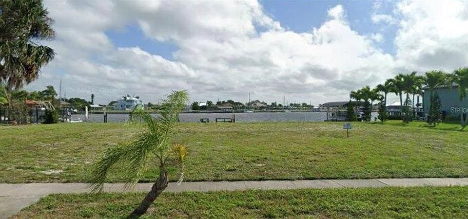 2nd image of 164 MORGAN LANE SE LOT 412