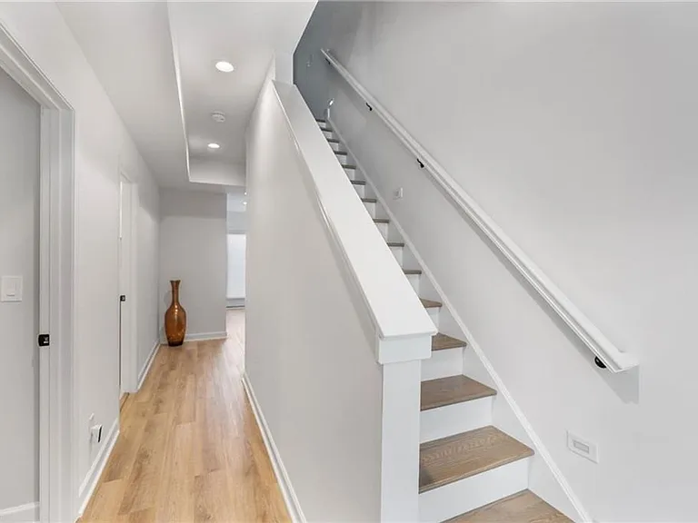 12203 Ashbury Ave — Photo 22