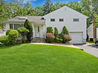 919 Shari Ln, East Meadow, NY 11554