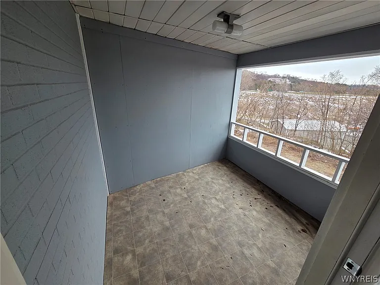255 Portage Rd — Photo 4