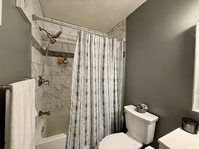 941 Avenue G — Photo 16