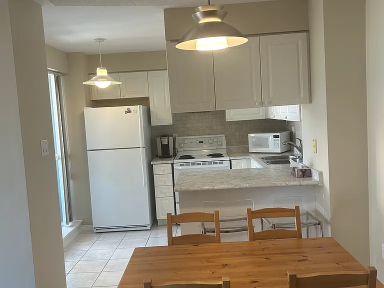 887 Bay St #604 — Photo 2