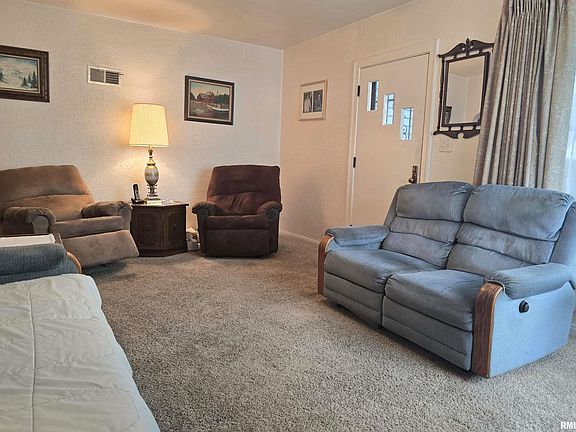 3rd image of 1710 Crescent Dr