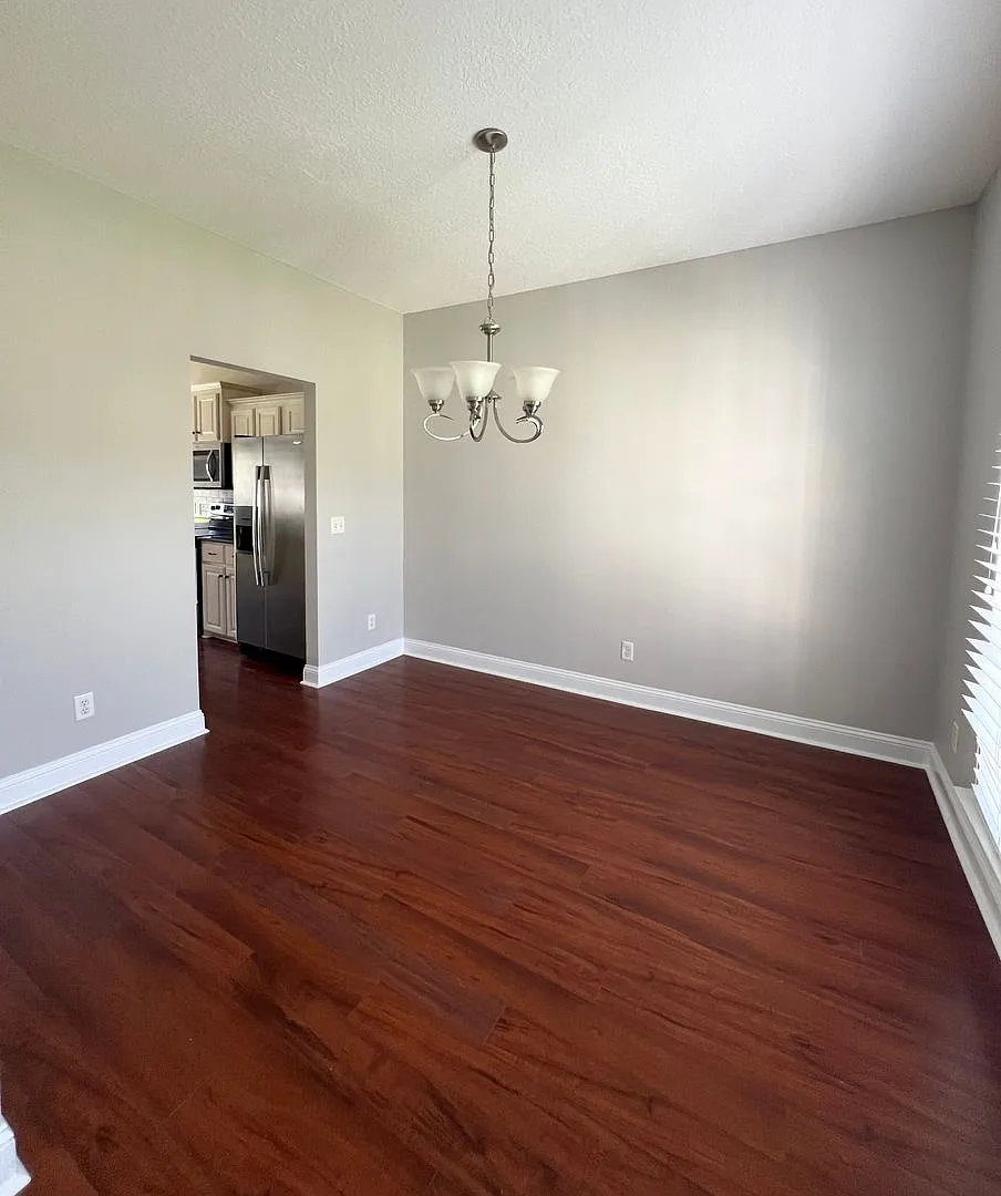 4 bed 2.5 bath home! — Photo 3