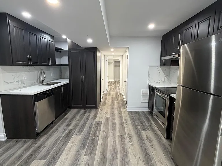216 Fleetwood Dr — Photo 6