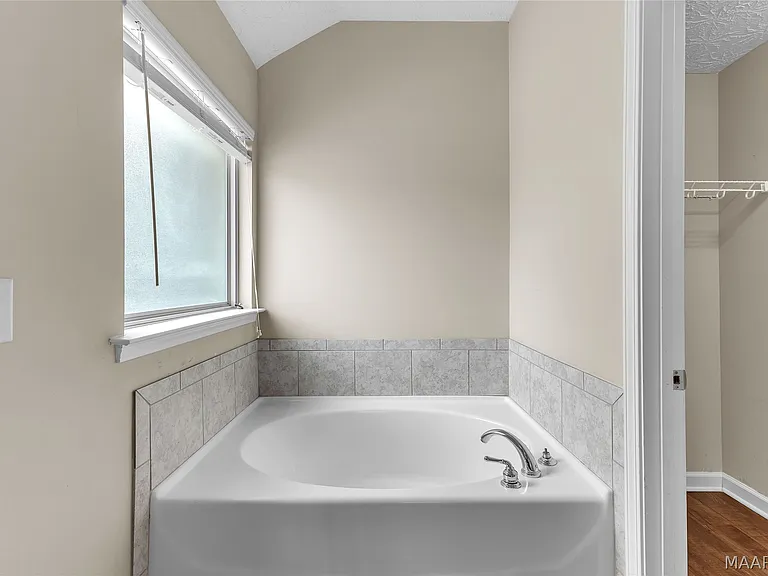 76 Zachary Cir — Photo 18