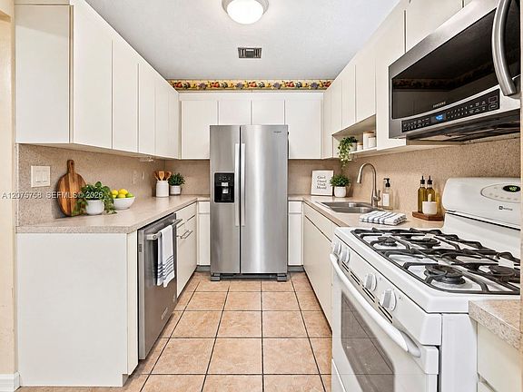 5th image of 5980 SW 13th St