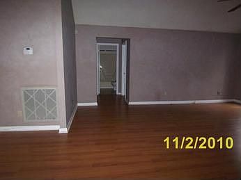 3rd image of 122 Crosscreek Ln