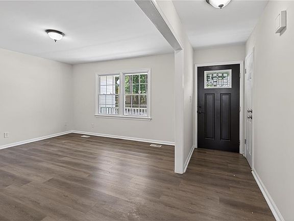 4th image of 601 Musket Ct