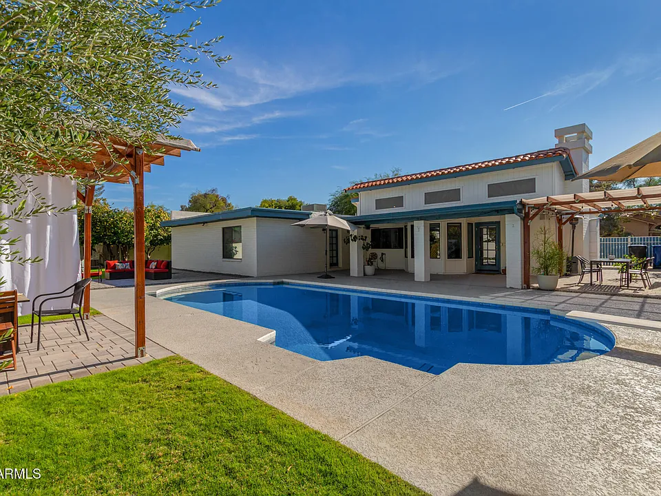 1948 E Jeanine Dr