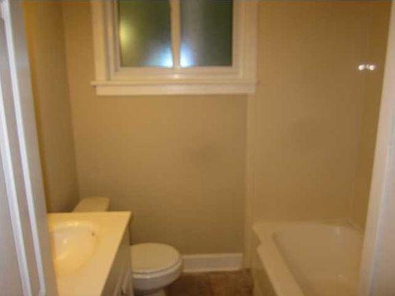 3rd image of 354 Byron Ave W