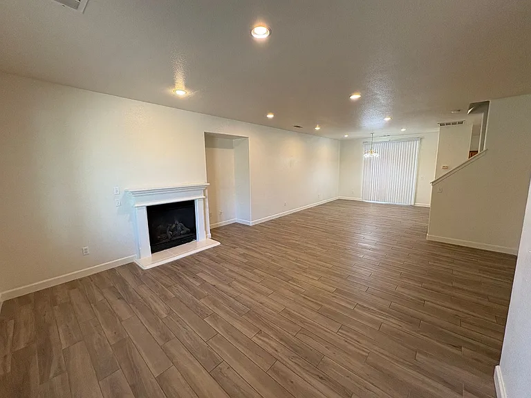 722 W James Ct — Photo 25