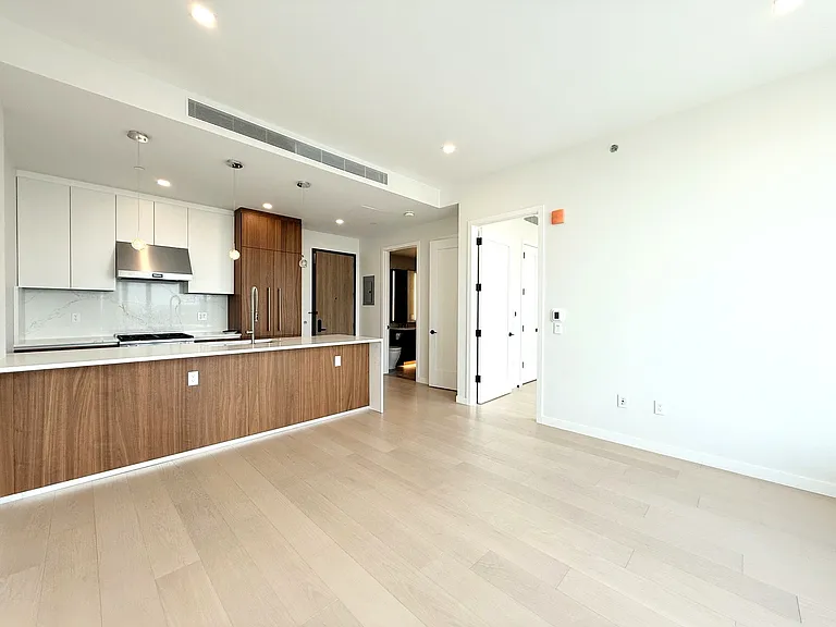 35-32 Leavitt St #10K — Photo 8