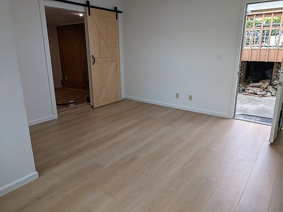 5th image of 1130 Vermont Way #1B