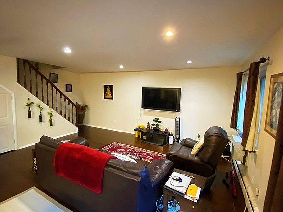 5th image of 336 Central Park Ave APT J10