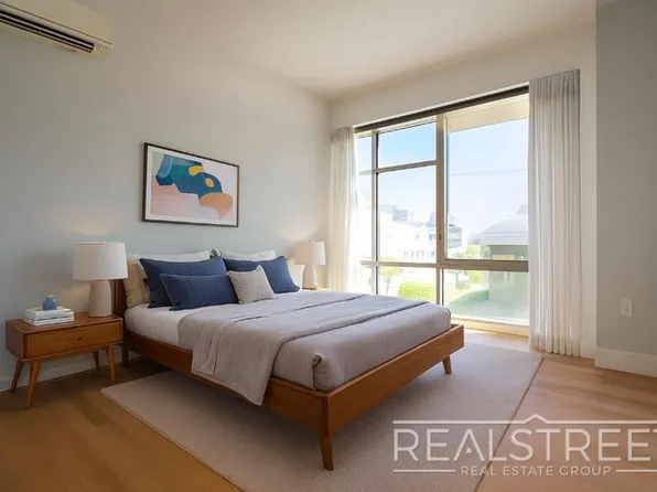 90-02 Queens Boulevard image 5 of 12