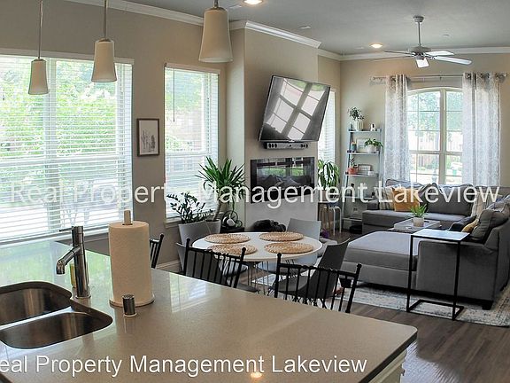 3rd image of 2800 Sheridan Dr