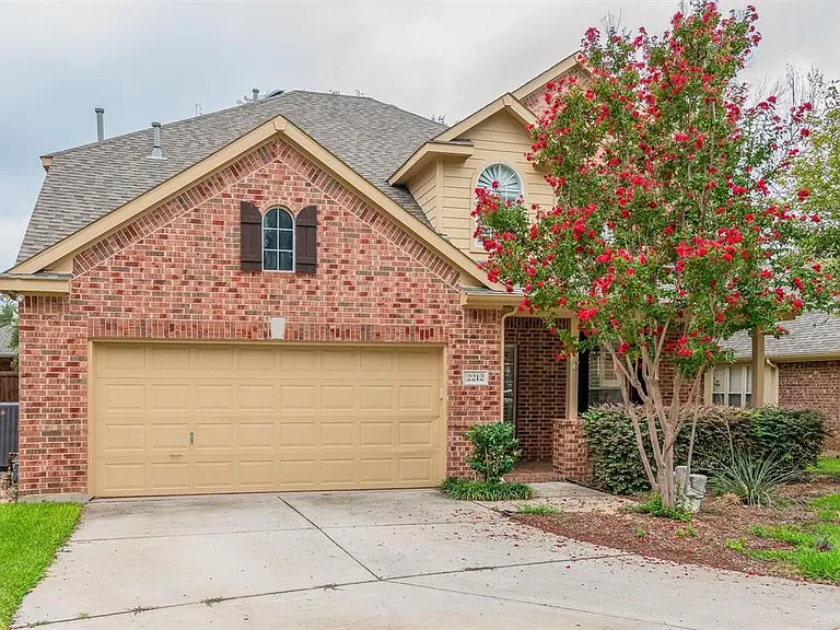 2212 Bayou Ct — Photo 3