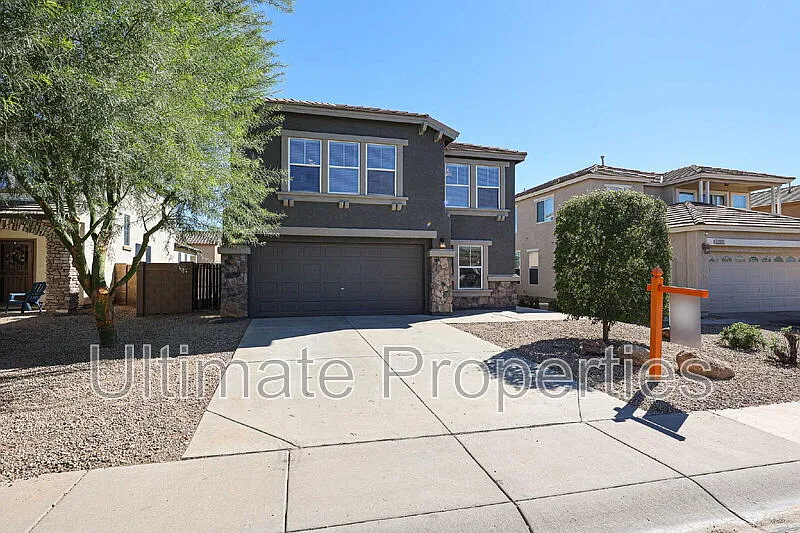 5 bed, 3.0 bath, 2285 sqft, $2,500 — Photo 2