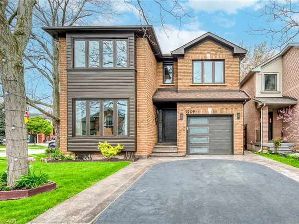 1209 Old Oak Dr, Oakville, ON L6M 3K6