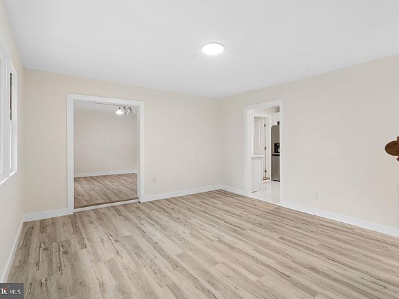 5th image of 106 Rutledge Ave