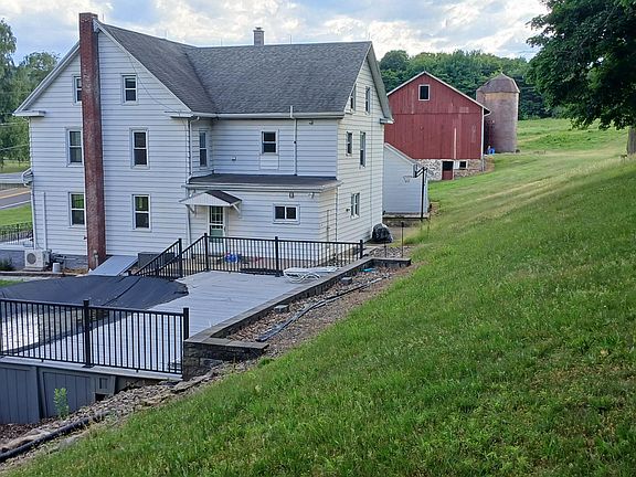 4th image of 2221 Irish Valley Rd