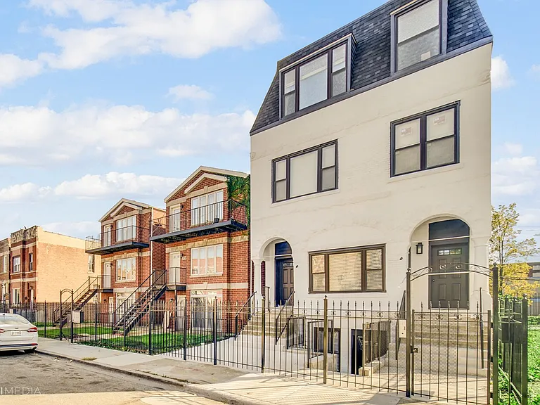 2735 W Polk St — Photo 2