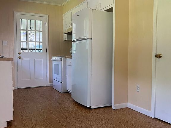 3rd image of 1209 Campus St