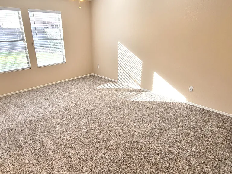 435 W Fabens Ln — Photo 10