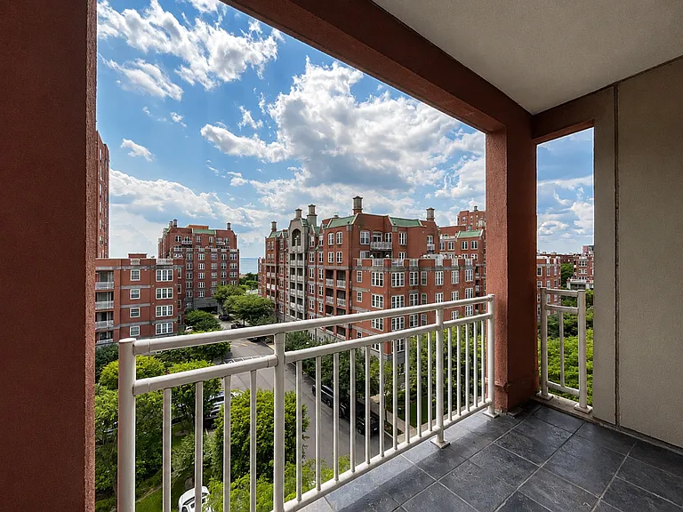 45 Oceana Dr E #6D — Photo 15